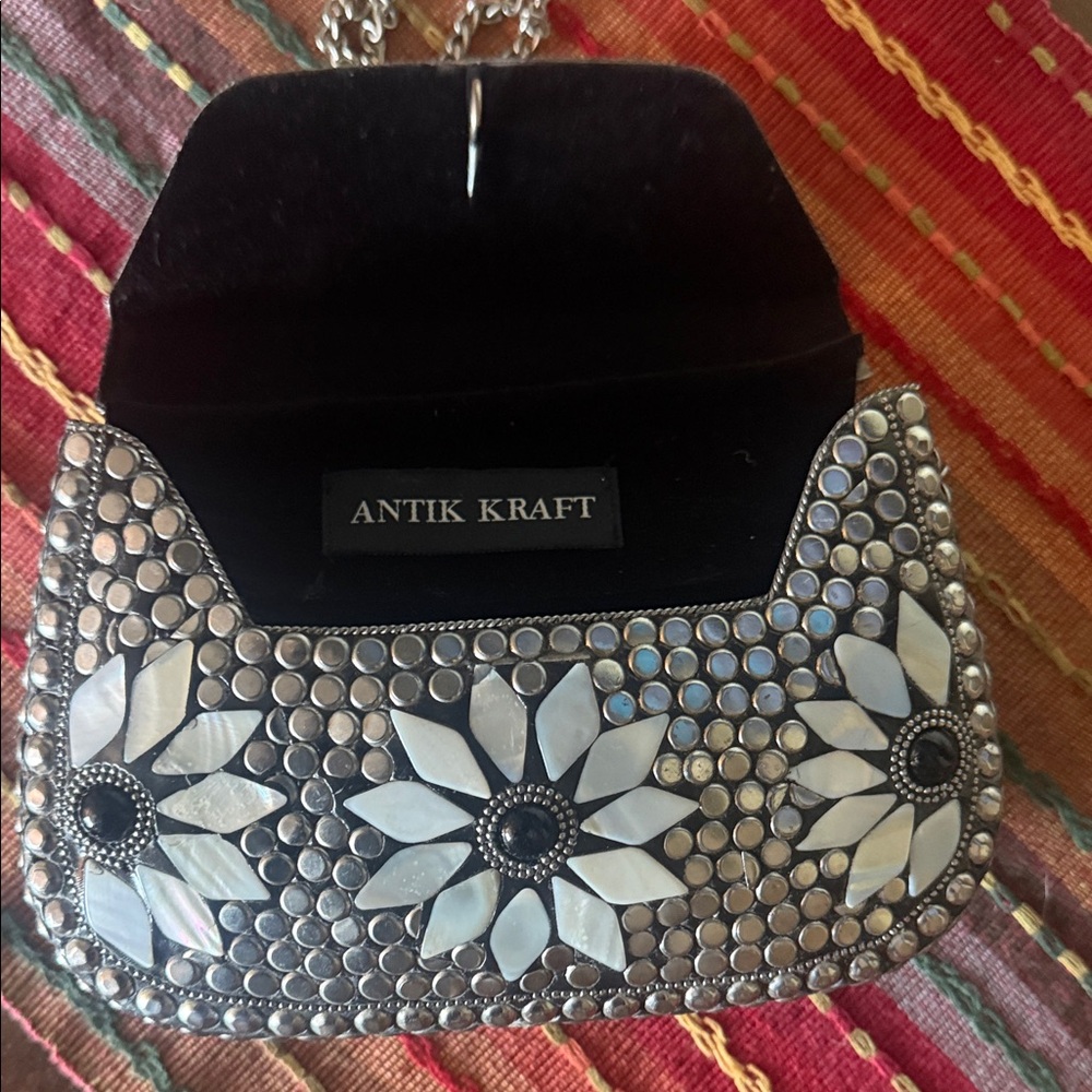 Silver shell and metal Women's crossbody Bag - Picture 3 of 5